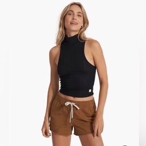 Vuori cove funnel neck tank size S